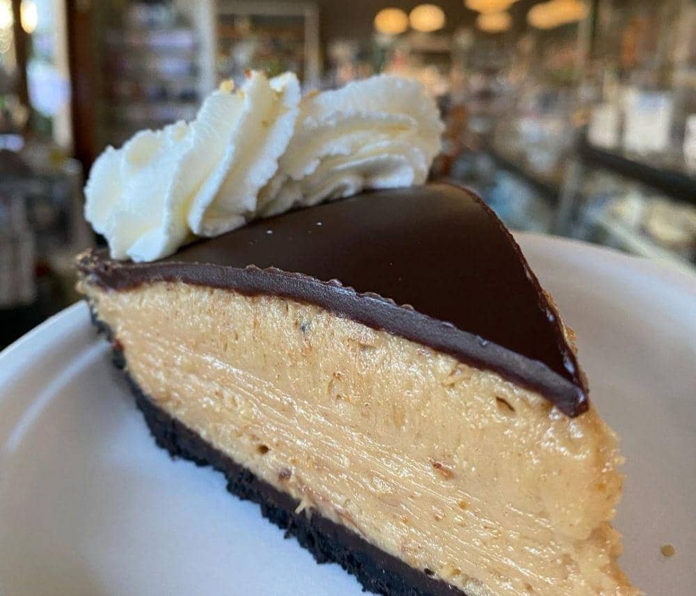 pie selai kacang (Instagram.com/icingonthecakebakerylg)