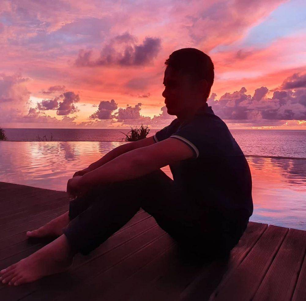 Ayah Lesti Kejora saat liburan. (Instagram.com/ayah_kejora)
