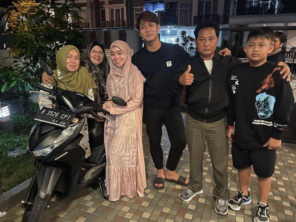 Keluarga Rizky Billar dan Lesty Kejora (Instagram.com/ayah_kejora)