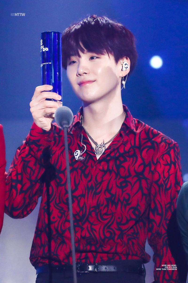 potret bangga Suga BTS (twitter.com/morethan0309)