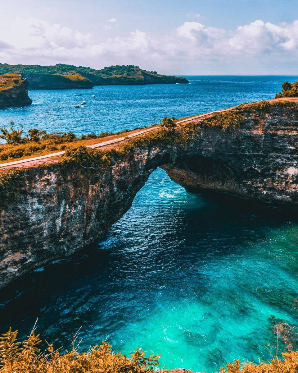 Nusa Penida, Indonesia (unsplash.com/dangkwe)