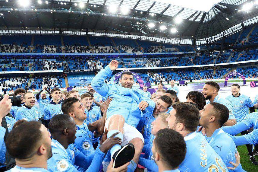 Para pemain Manchester City memberikan penghormatan pada pertandingan terakhir Aguero di Premier League. (instagram.com/kunaguero)