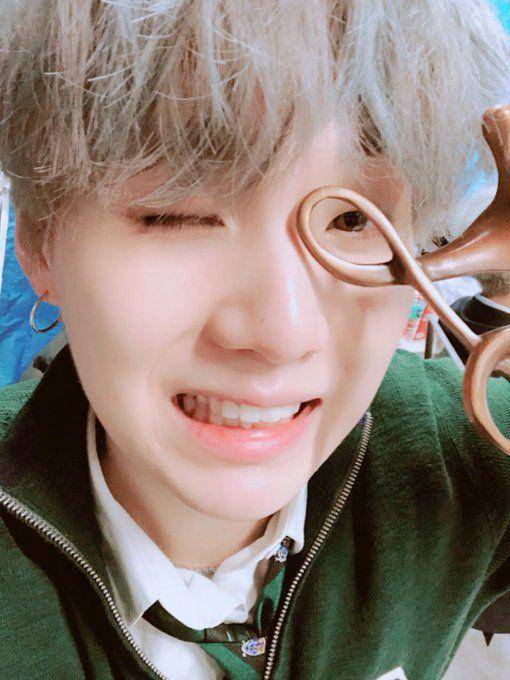 potret bangga Suga BTS (twitter.com/BTS_twt)