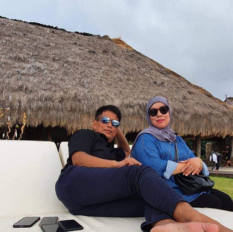 Ayah dan ibu Lesti Kejora saat liburan. (Instagram.com/ayah_kejora)