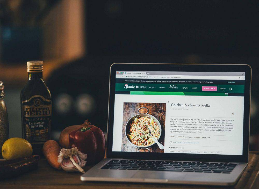 ilustrasi resep di laptop (Unsplash/Annie Spratt)