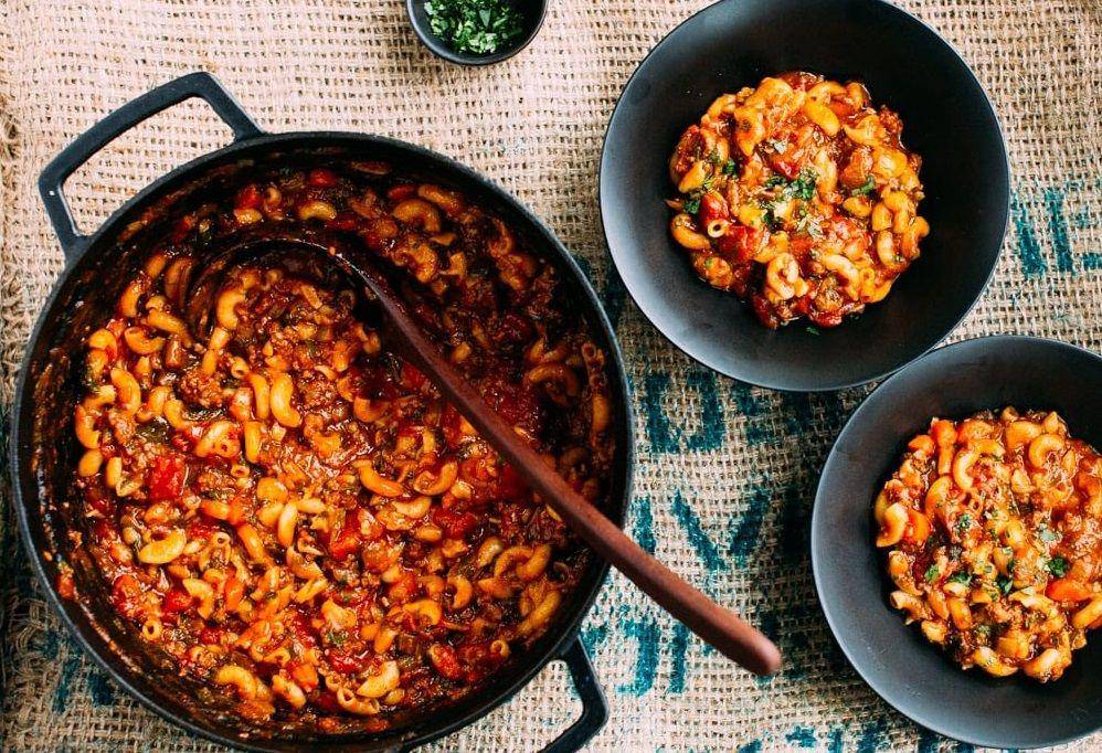 ilustrasi tomato and macaroni soup (foodess.com)