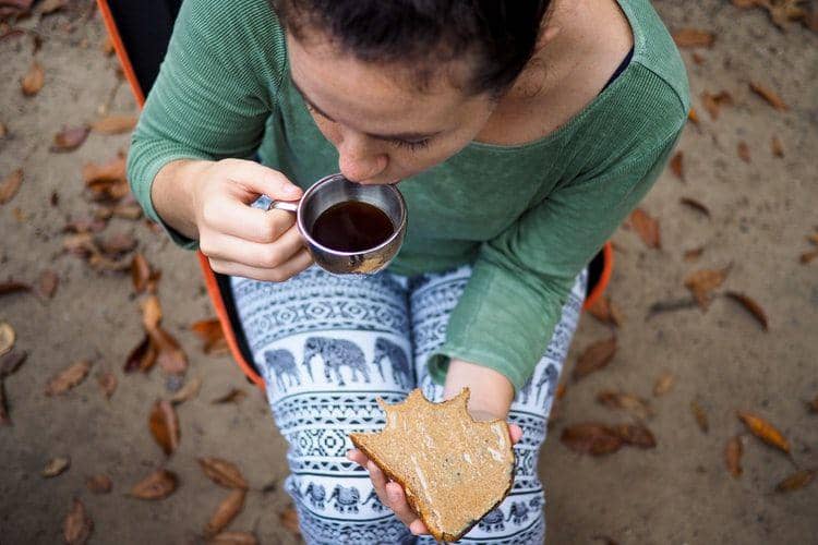 Ilustrasi wanita menikmati makanan (unsplash.com/phsecan)