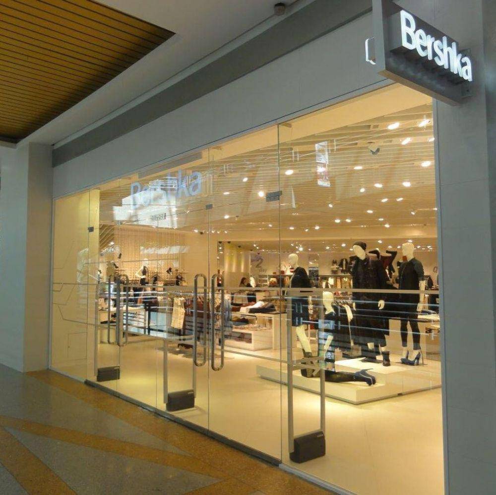 Outlet Bershka di Centro Sambil, Caracas, Venezuela. (instagram.com/vcarquitectura)
