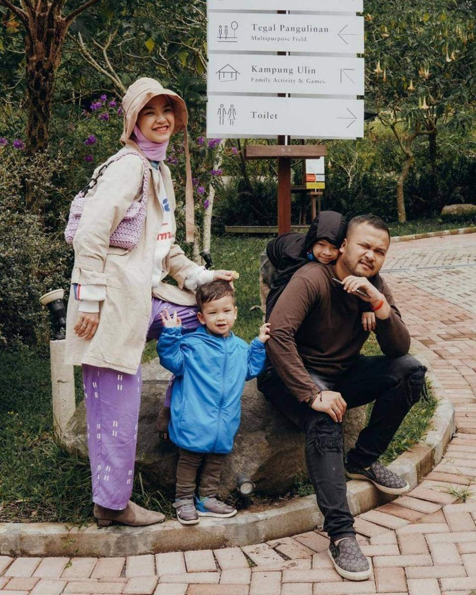 Marsha Natika mengenakan topi. (instagram.com/marshanatika)