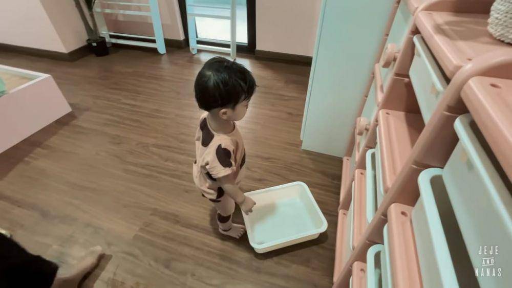 Potret kamar anak kembar Jeje dan Syahnaz. (dok. youtube.com/Jeje & Nanas Channel)