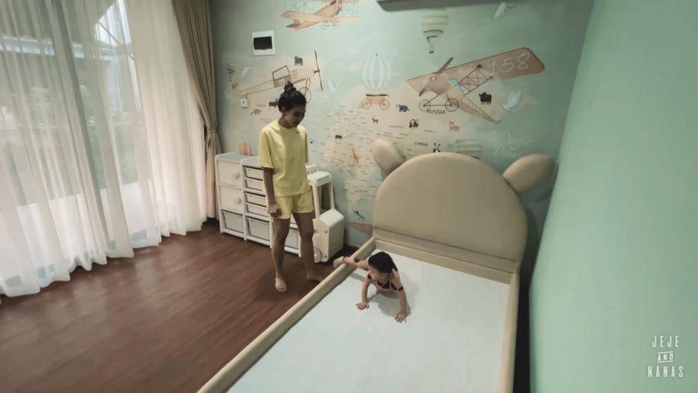 Potret kamar anak kembar Jeje dan Syahnaz. (dok. youtube.com/Jeje & Nanas Channel)
