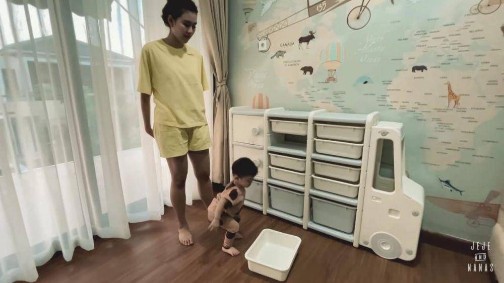 Potret kamar anak kembar Jeje dan Syahnaz. (dok. youtube.com/Jeje & Nanas Channel)