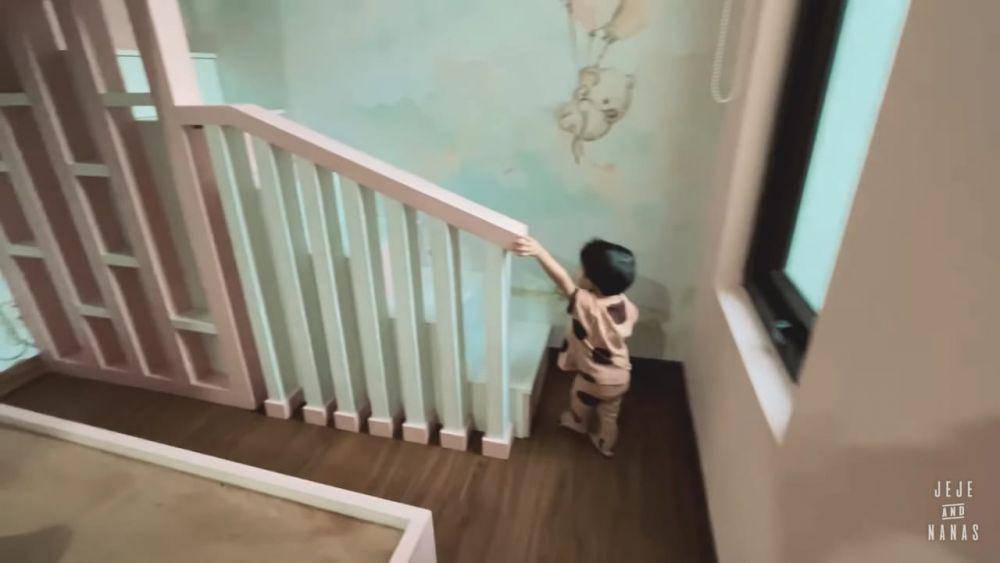Potret kamar anak kembar Jeje dan Syahnaz. (dok. youtube.com/Jeje & Nanas Channel)