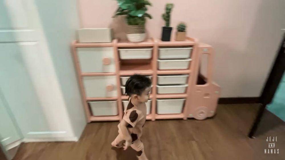 Potret kamar anak kembar Jeje dan Syahnaz. (dok. youtube.com/Jeje & Nanas Channel)