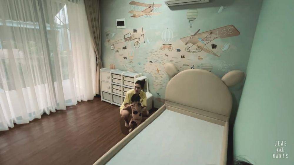 Potret kamar anak kembar Jeje dan Syahnaz. (dok. youtube.com/Jeje & Nanas Channel)