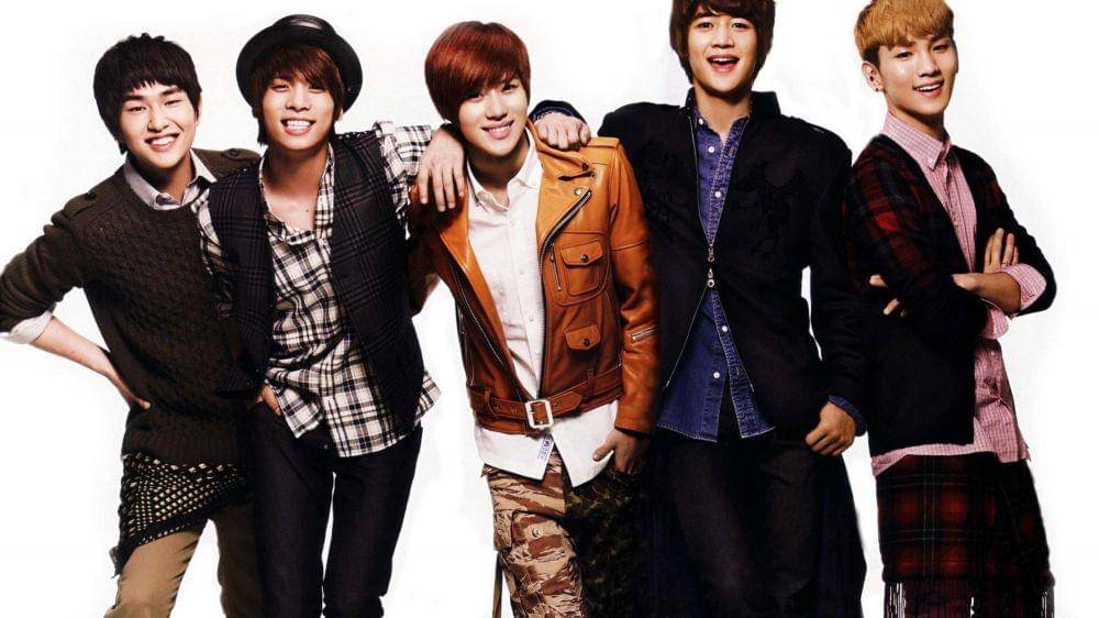 Foto lawas SHINee dengan 5 personel. (www.wp.com)