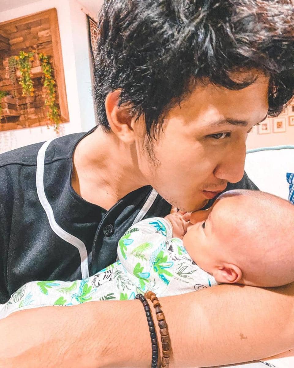 Aditya Zoni dan keponakan (instagram.com/airrumiakbar1453)
