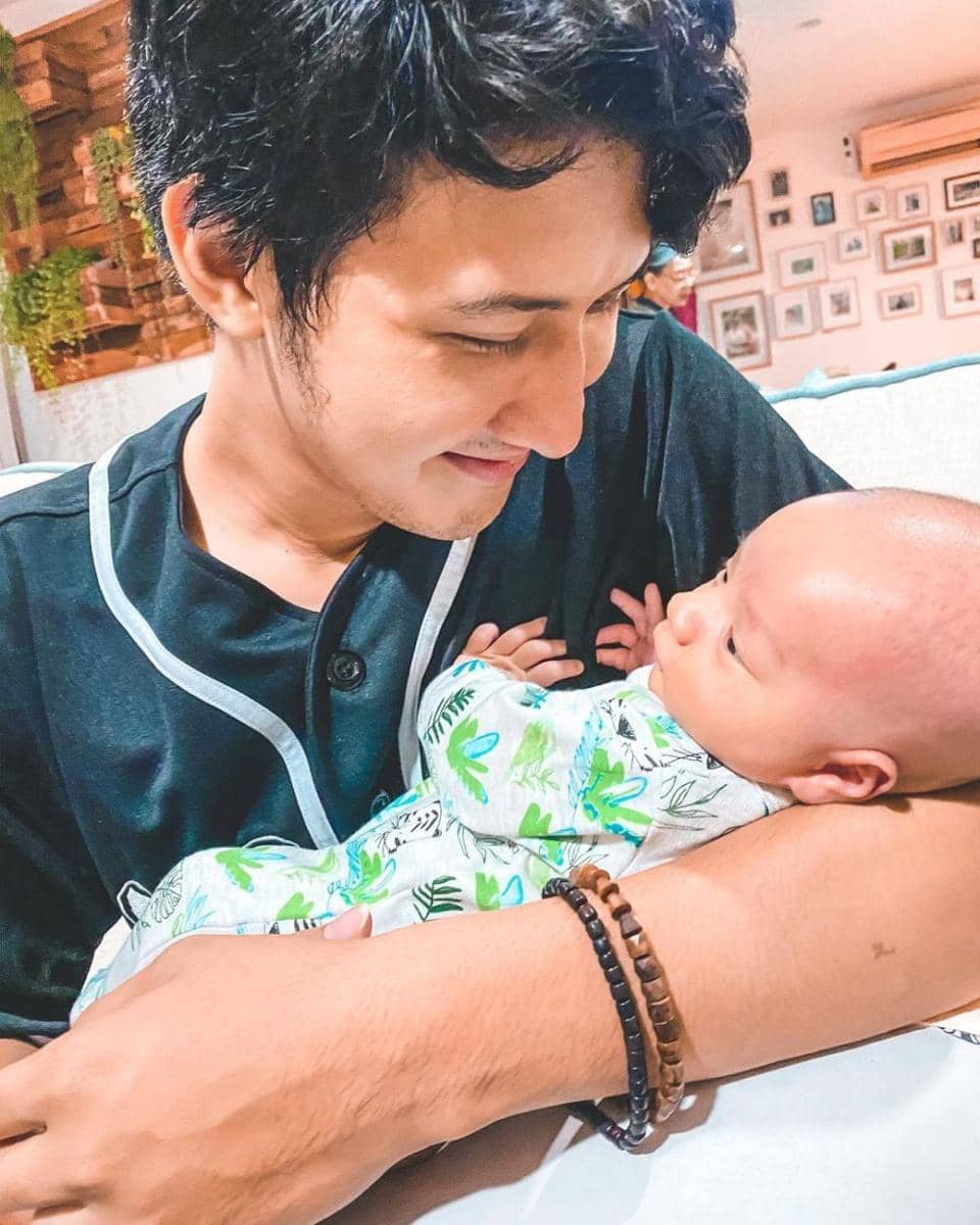 Aditya Zoni dan keponakan (instagram.com/airrumiakbar1453)