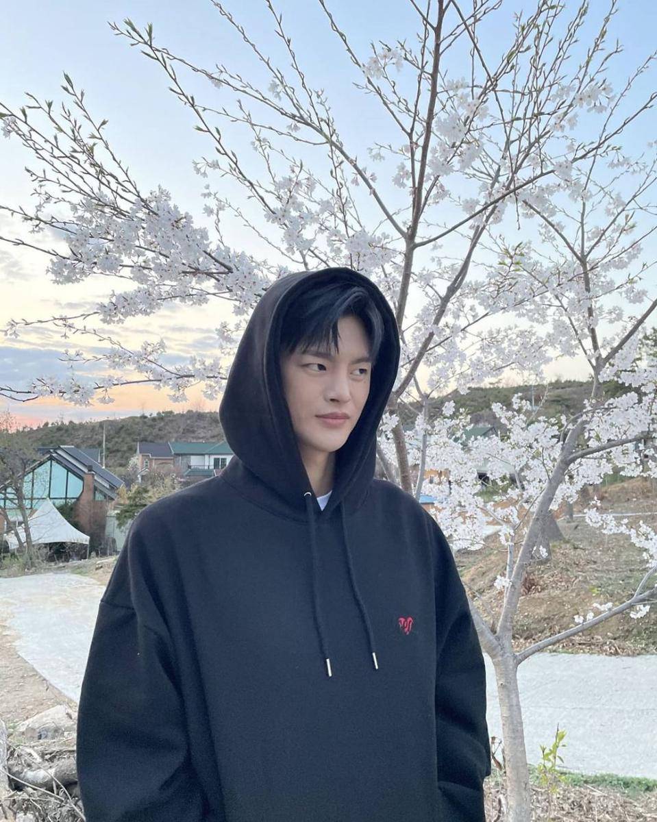 Seo In Guk (instagram.com/seo_cccc)