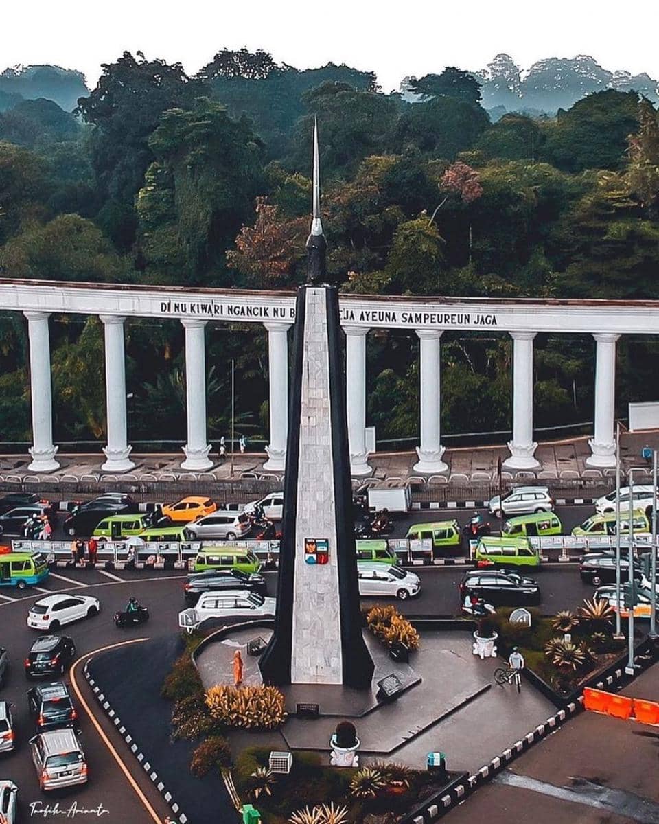 Kawasan tugu kujang dan lawang salapan bogor