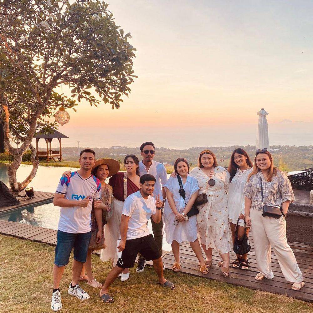 Kegiatan liburan Raffi Ahmad dan Nagita Slavina di Bali. (instagram.com/raffinagita1717)