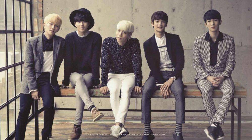 Foto lawas SHINee dengan 5 personel. (www.wallpapertip.com)