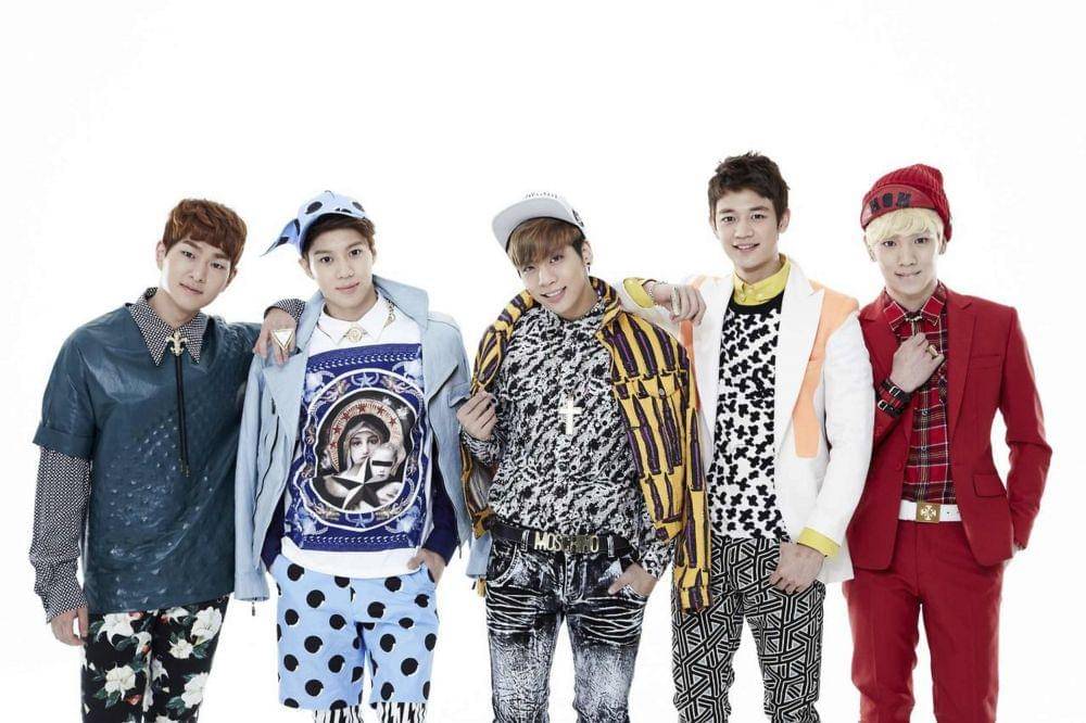 Foto lawas SHINee dengan 5 personel. (www.pinimg.com)