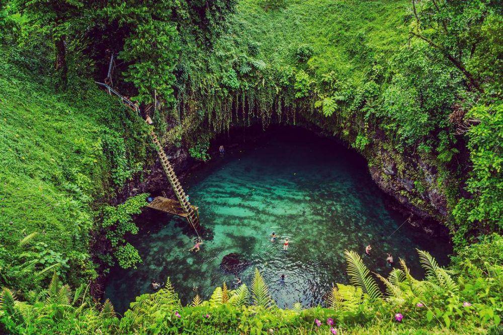 To Sua Ocean Trench (instagram.com/paramedicsjourney)