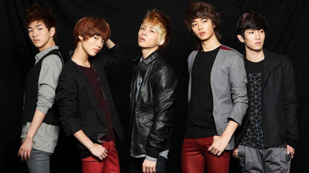Foto lawas SHINee dengan 5 personel. (www.wp.com)