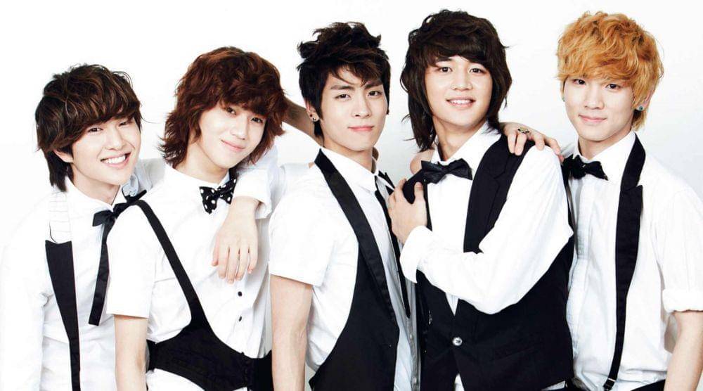 Foto lawas SHINee dengan 5 personel. (www.asiachan.com)