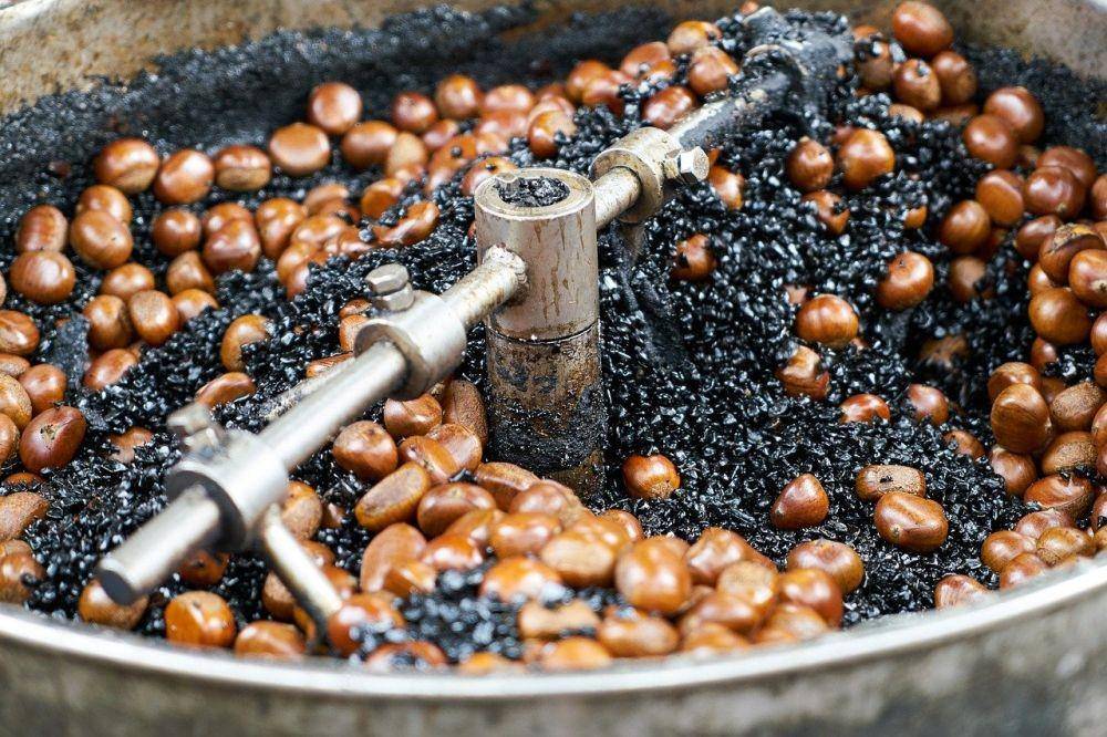 ilustrasi chestnut panggang (pixabay.com/Engin Akyurt)