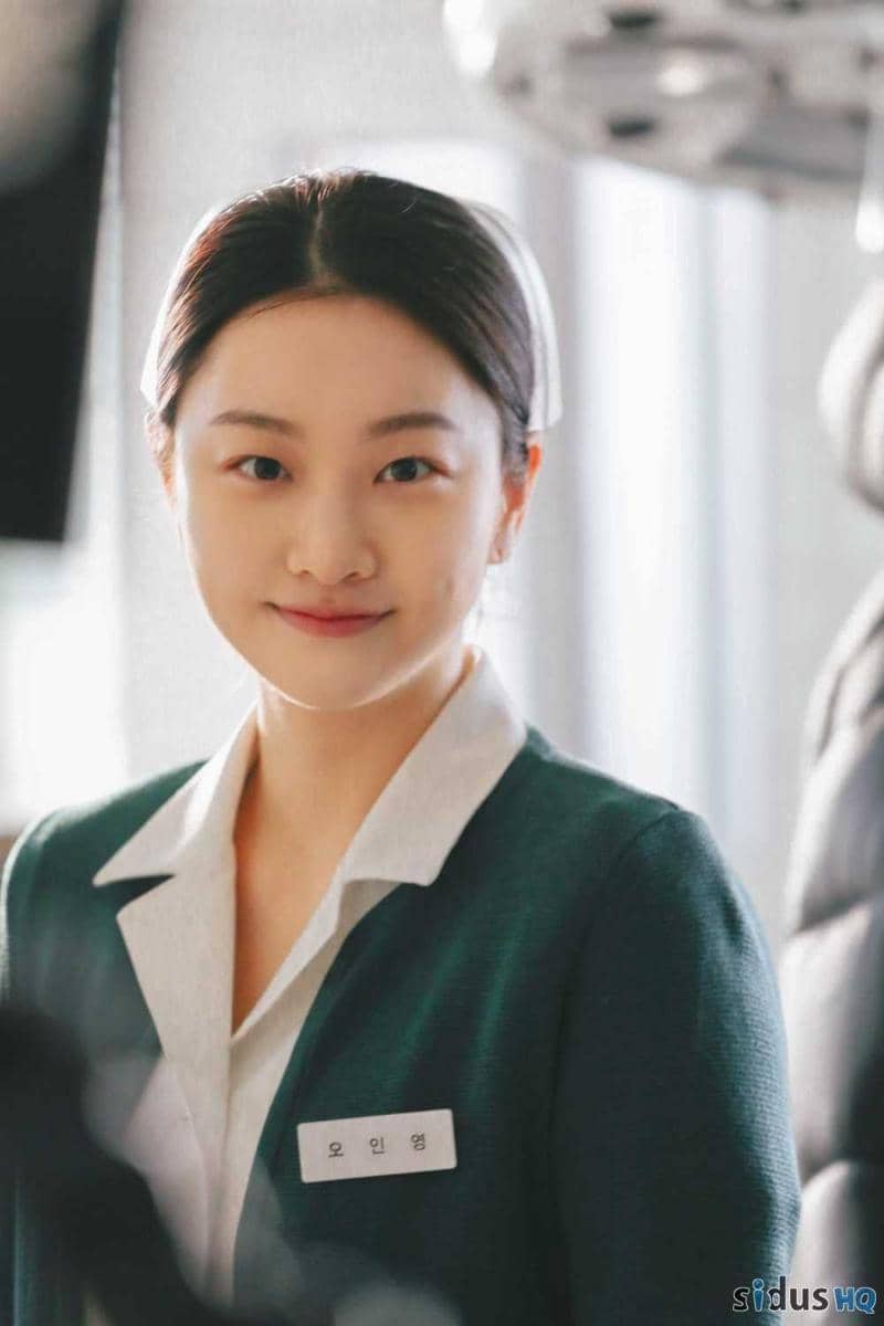 Kim Yi Kyung di belakang layar drama Youth of May. (post.naver.com/sidusHQ)