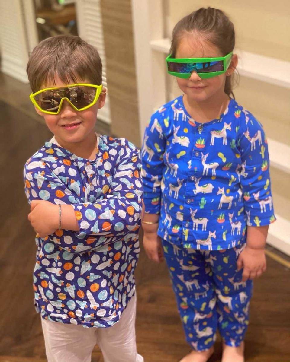 Yash dan Roohi Johar (instagram.com/karanjohar)