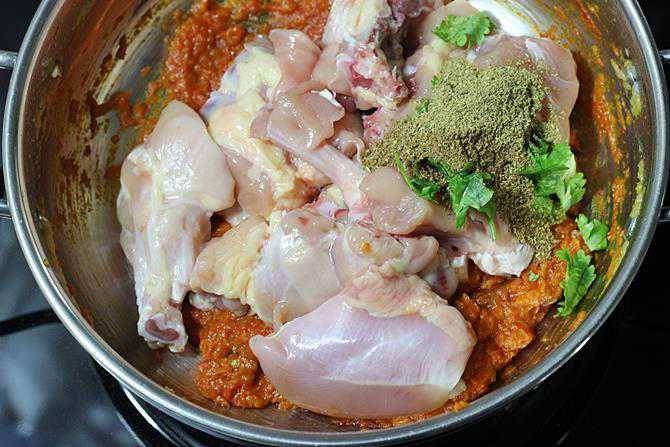 ilustrasi daging ayam dan bumbu (indianhealthyrecipes.com)