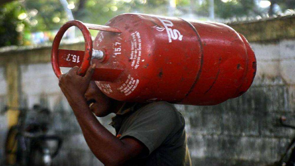 ilustrasi membawa lpg (indiatvnews.com)