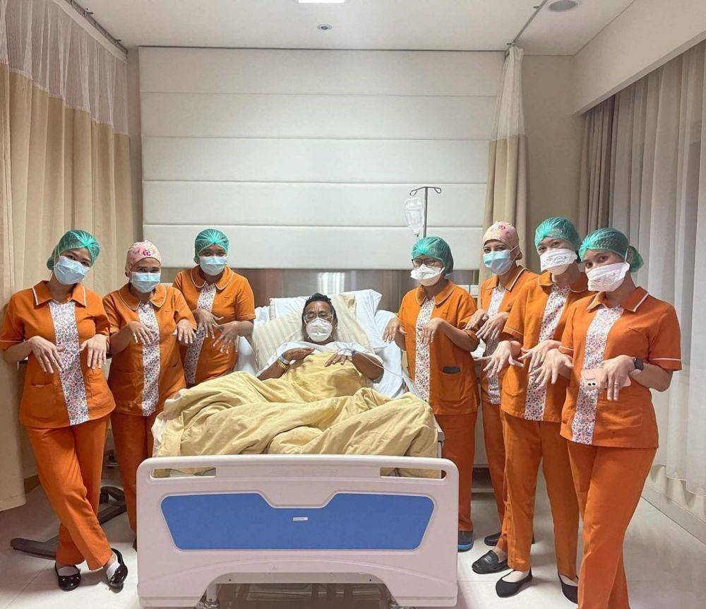 Potret Hotman Paris di rumah sakit karena DBD. (Instagram.com/hotmanparisofficial/)