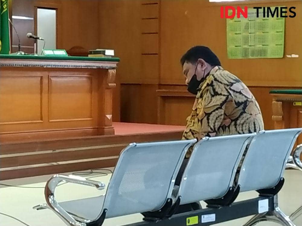 Terdakwa korupsi Dadang Suganda (IDN Times/Azzis Zulkhairil)