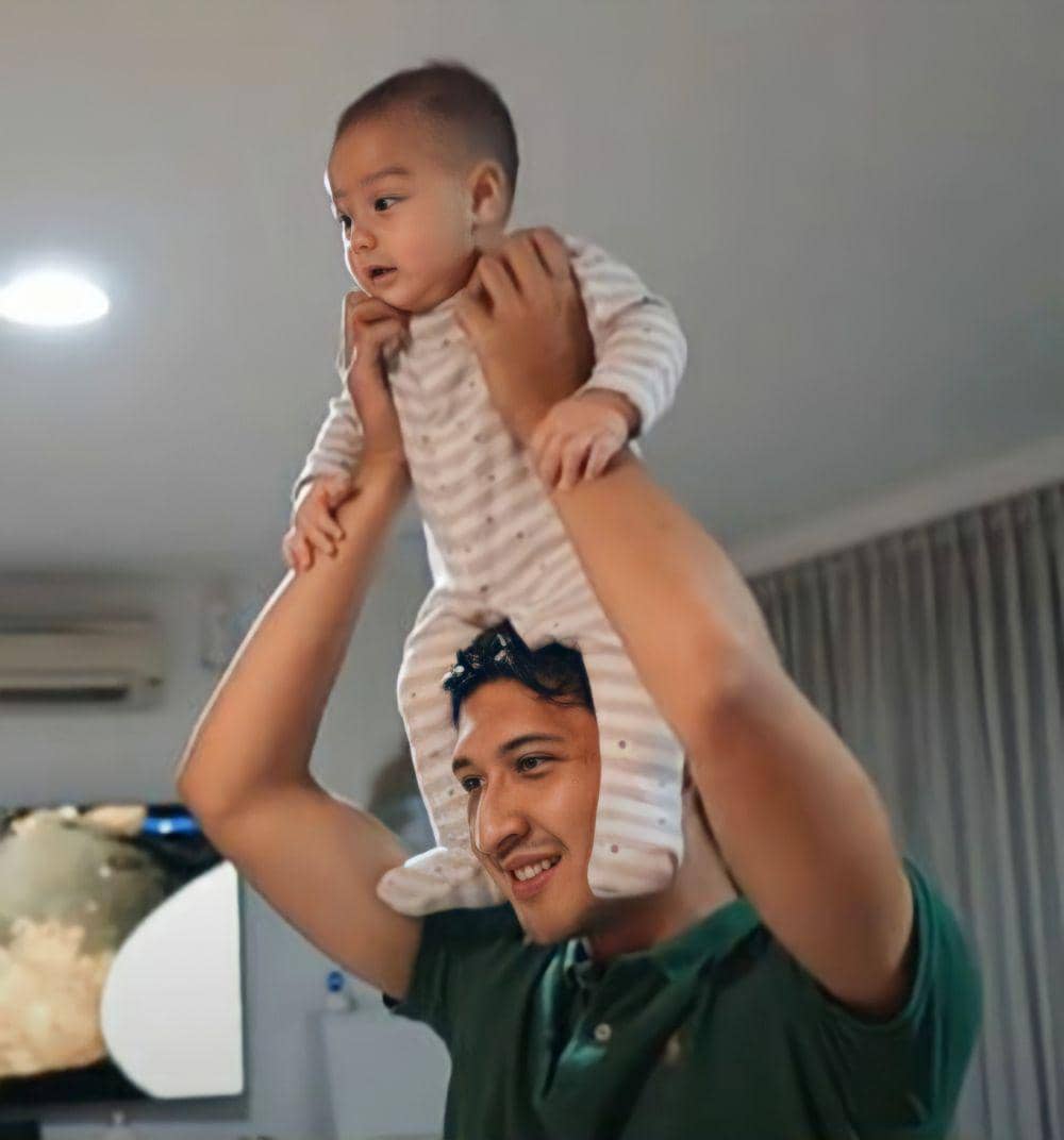 Aditya Zoni dan keponakan (dok. Aish TV)