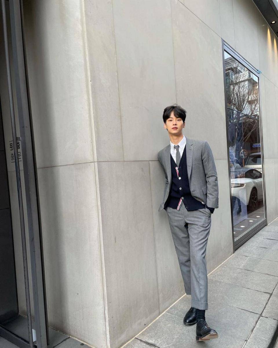 ootd Cha Hak Yeon (instagram.com/achahakyeon)
