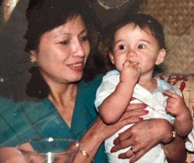 Potret masa kecil artis blasteran dengan ibu asli Indonesia (instagram.com/julstelle)