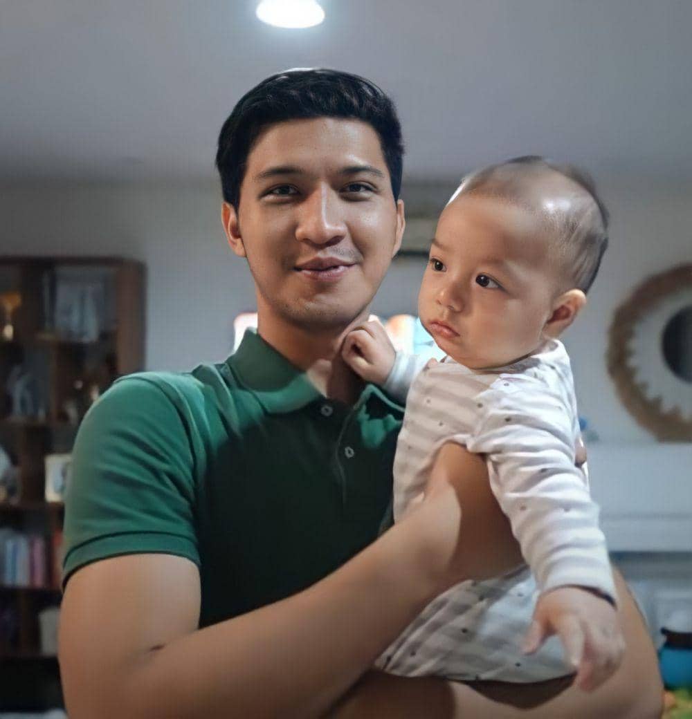 Aditya Zoni dan keponakan (dok. Aish TV)