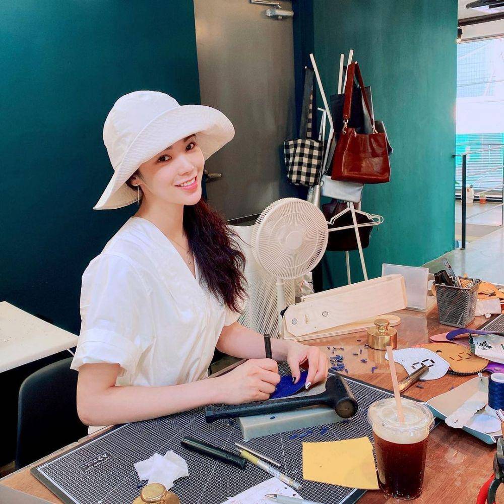 Lizzy (instagram.com/luvlyzzy)