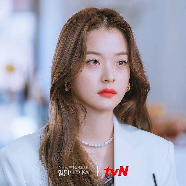 Karakter Na Ji Na Doom at Your Service (instagram.com/tvndrama.official)