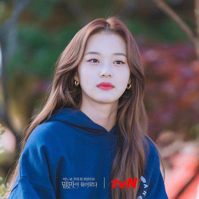 Karakter Na Ji Na Doom at Your Service (instagram.com/tvndrama.official)