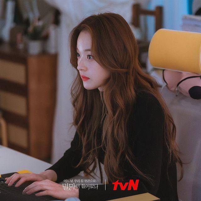 Karakter Na Ji Na Doom at Your Service (instagram.com/tvndrama.official)