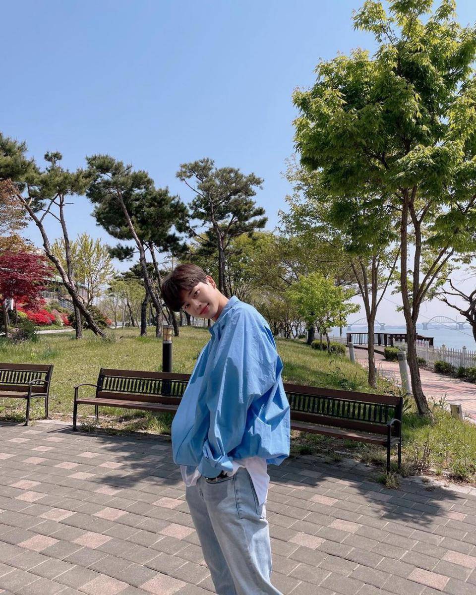 Song Kang (instagram.com/songkang_b)