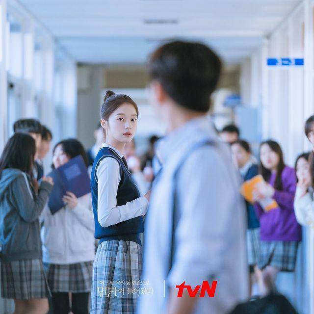 Karakter Na Ji Na Doom at Your Service (instagram.com/tvndrama.official)