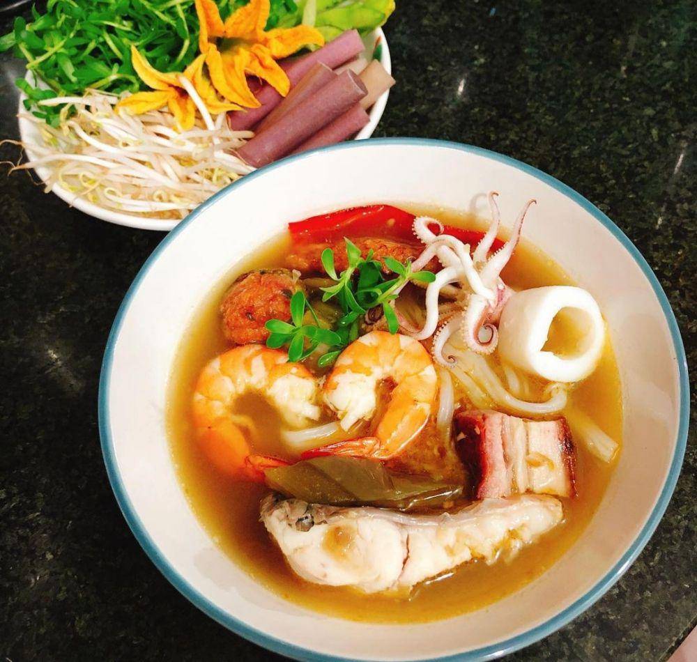 bún mắm (Instagram.com/uyenphuong_uyenphuong)