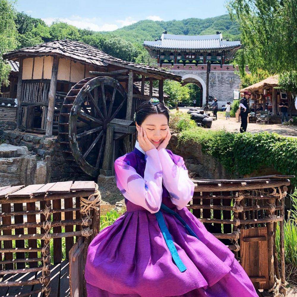 Lizzy (instagram.com/luvlyzzy)