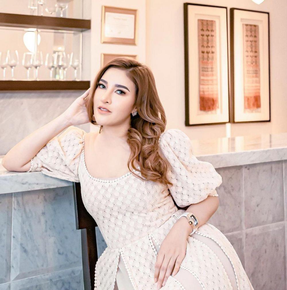 10 Potret Cetar Shandy Purnamasari, Pebisnis Hits Rekan Para Artis